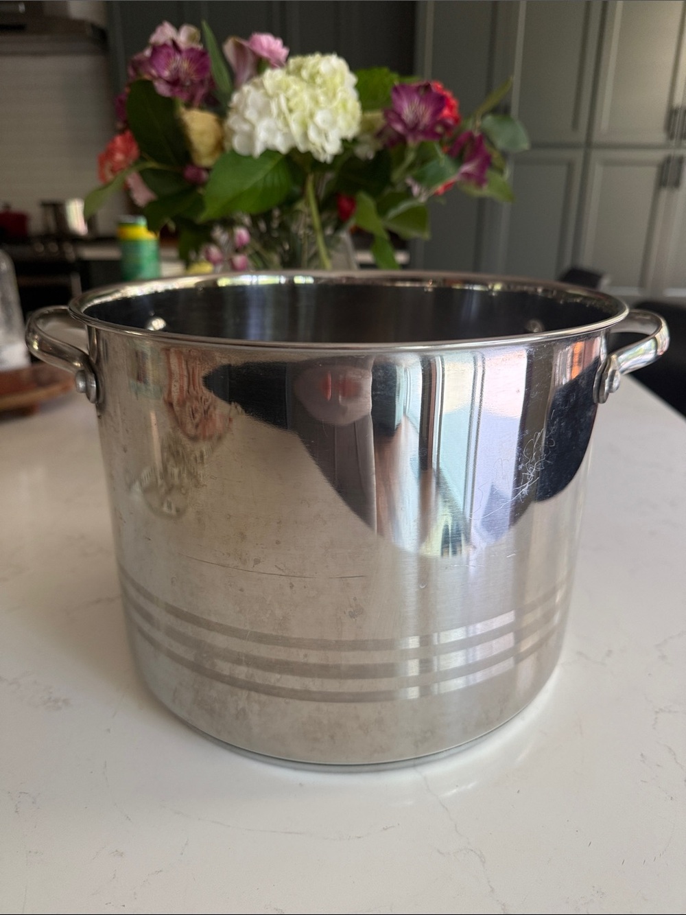 Ekco Eterna Stainless Steel Stockpot 10 inches round 7 inches high. 5 qts